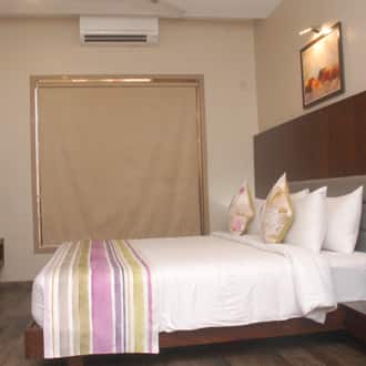 Hotel Grandeur, Valsad 3
